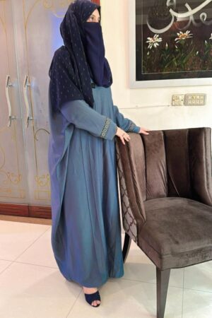 Graceful abaya available in 2 colours