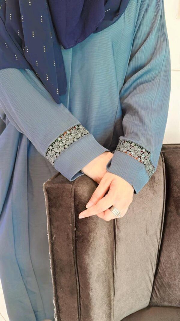 Graceful abaya available in 2 colours - Image 4