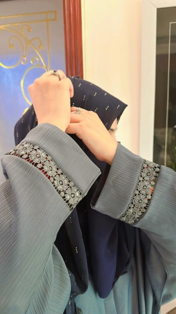 Graceful abaya available in 2 colours - Image 2