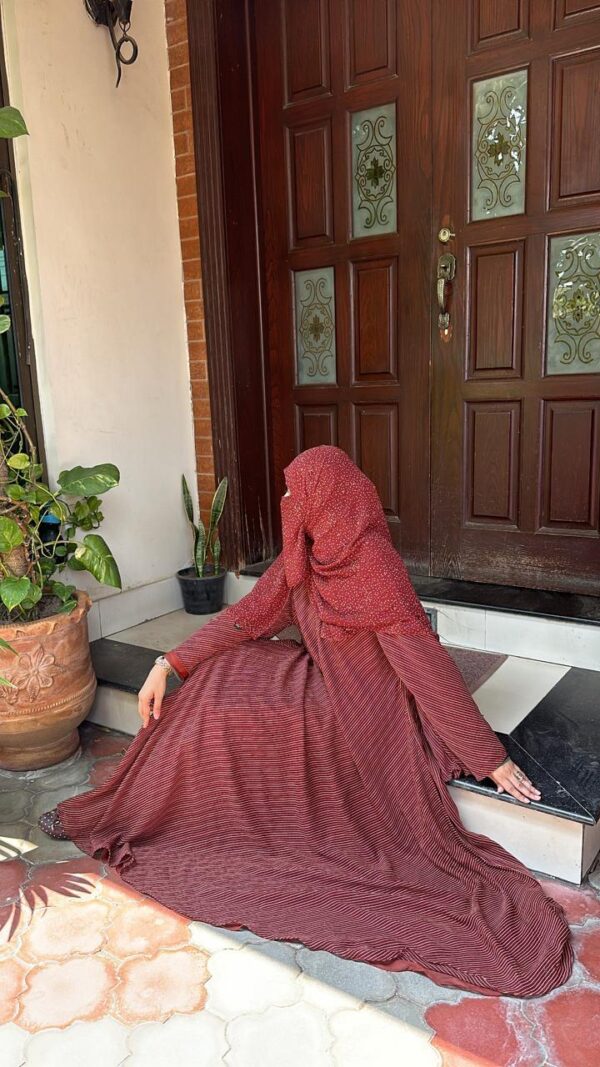 Printed abaya maroon xaa 9 - Image 2