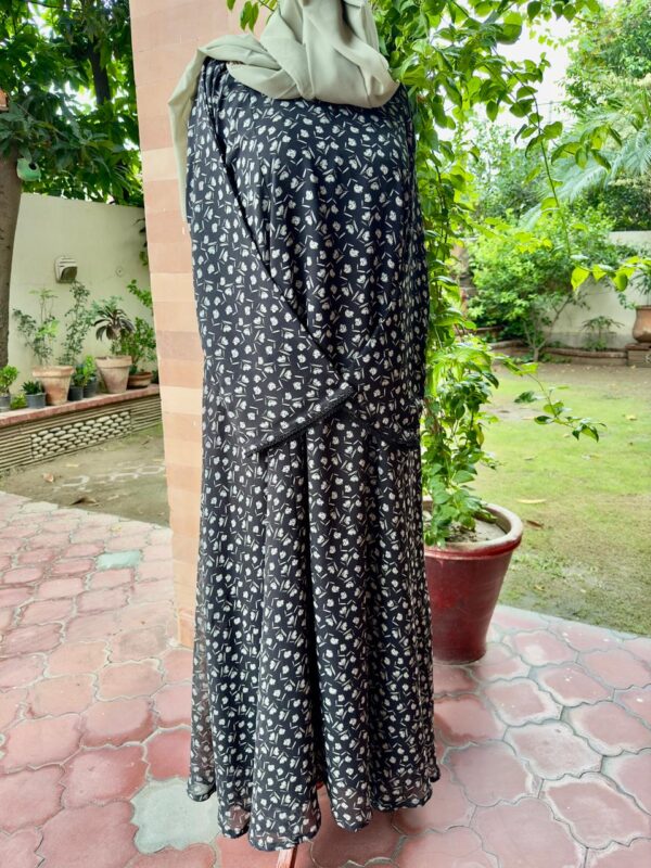 Elegant black base with a delicate white floral print. 🎯xaa 39