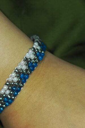 hand woven braceletblue/ white beeds xaj05