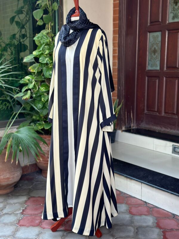 Cream and black stripes gown  🎯Code: xaa 49 - Image 5