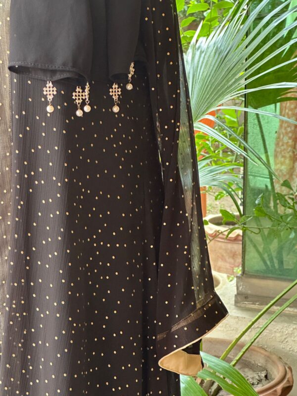 Black gown with golden dots  🎯Code: xaa 53 - Image 2