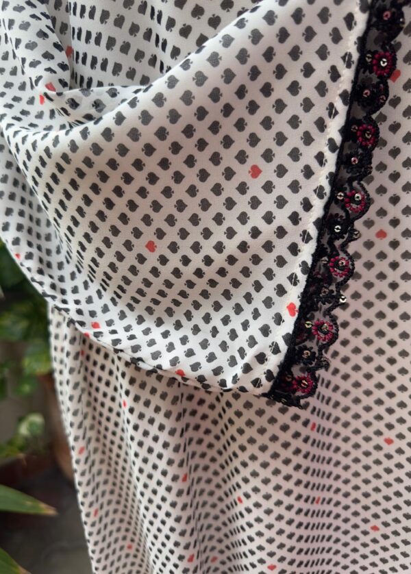 white and black queen abaya - Image 2