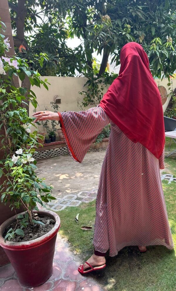 striped abaya red size: 54 - Image 3