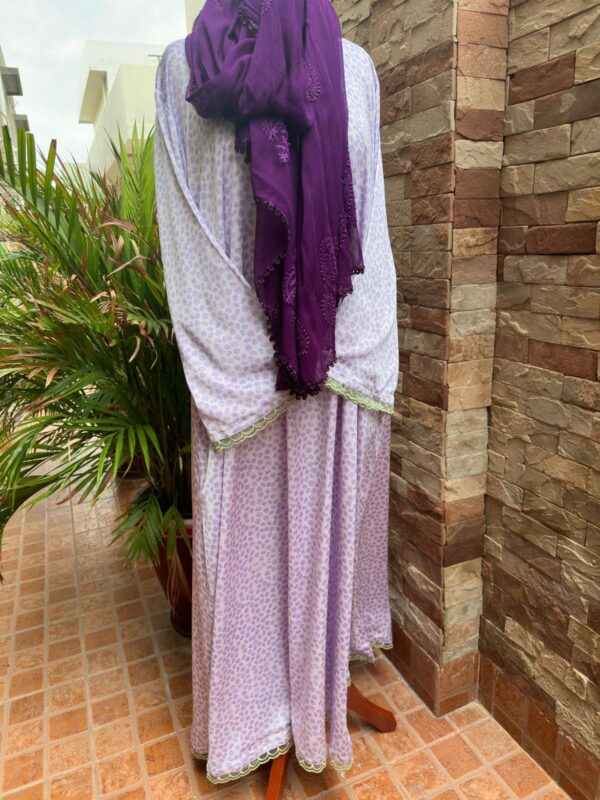Lavendar printed silk abaya - Image 2