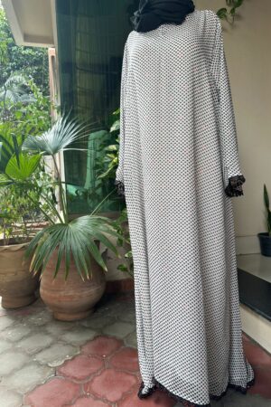 white and black queen abaya