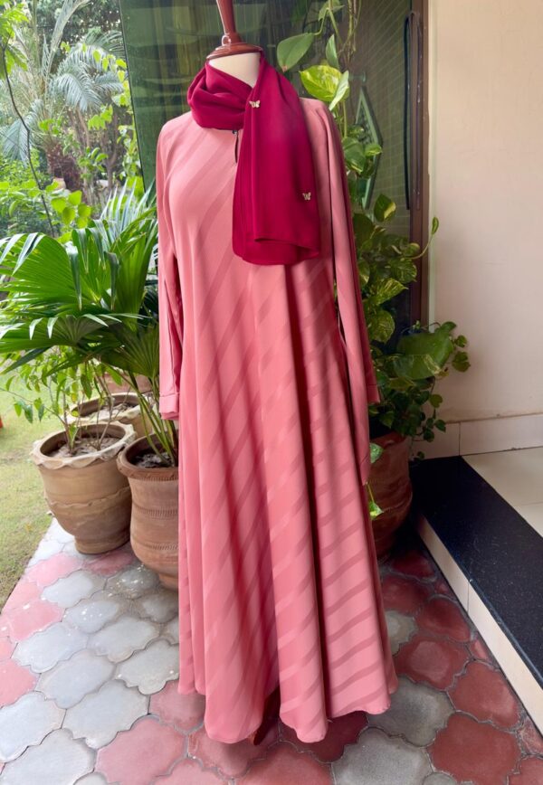 blush pink a line abaya with diagonal self lines - Image 4
