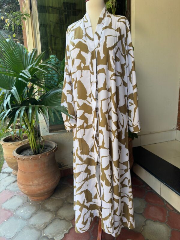 abstract print white and mehndi
