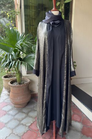 black shimmerygown / plain georgette inner