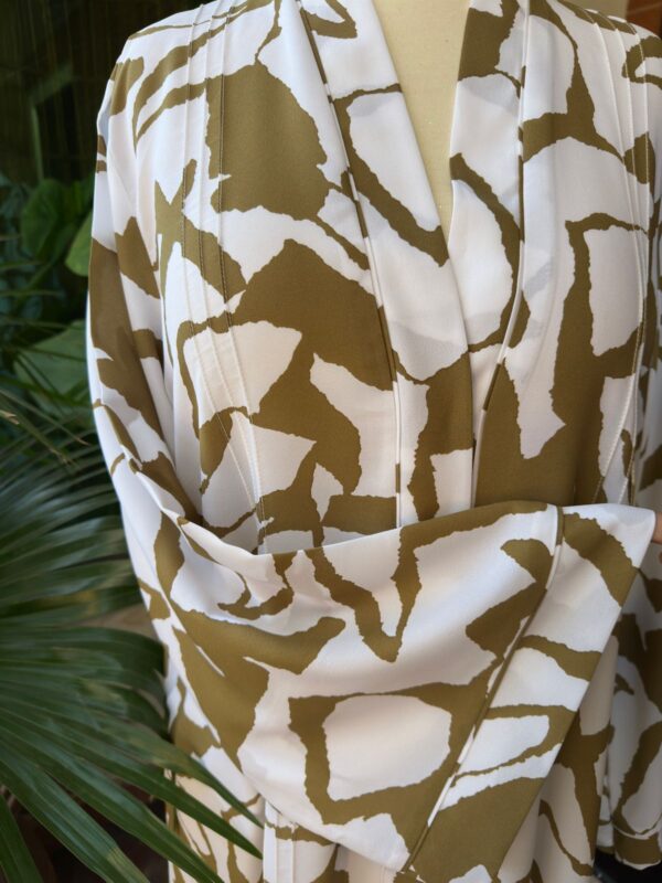 abstract print white and mehndi - Image 3