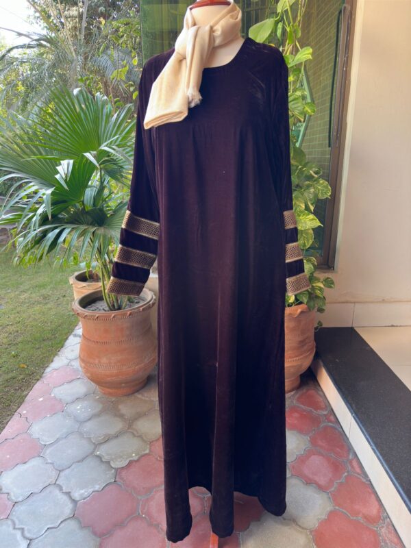 dark brown velvet with golden lace on sleeve - Image 3