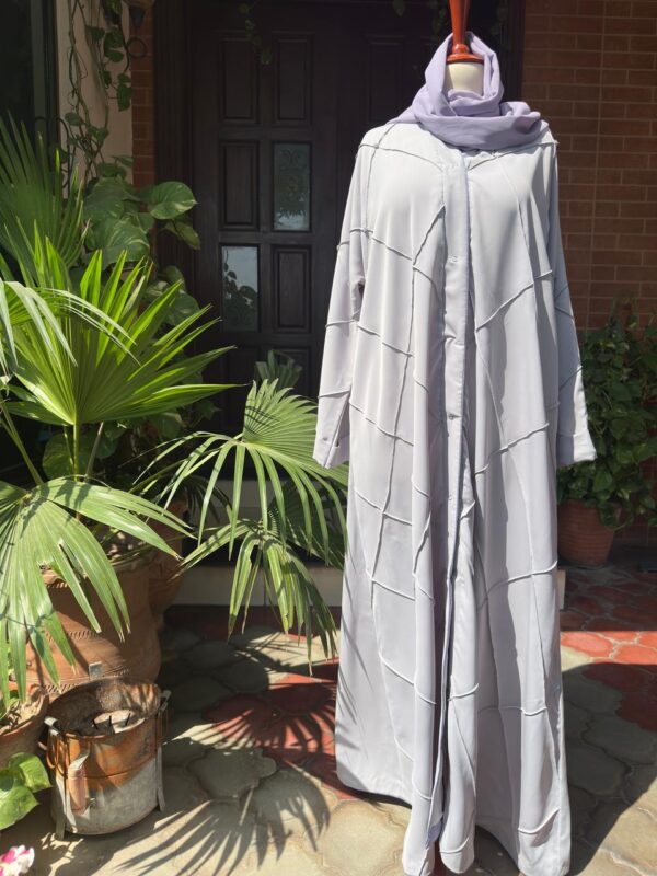 Elegant Geometric-Stitch Abaya – Soft Lilac