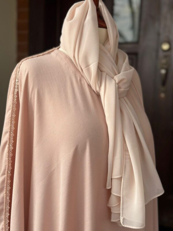 Elegance in every fold - Image 3