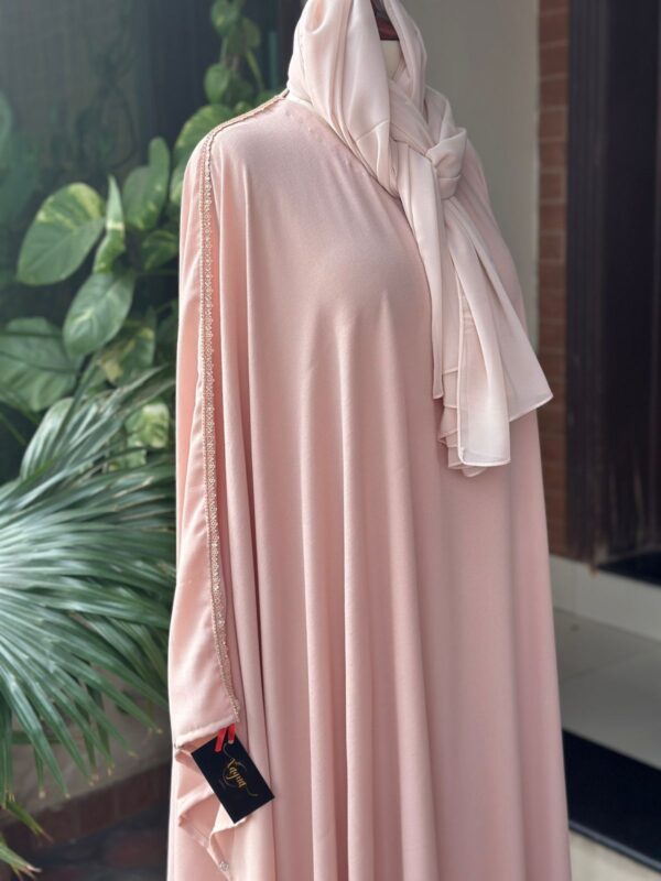 Elegance in every fold - Image 2