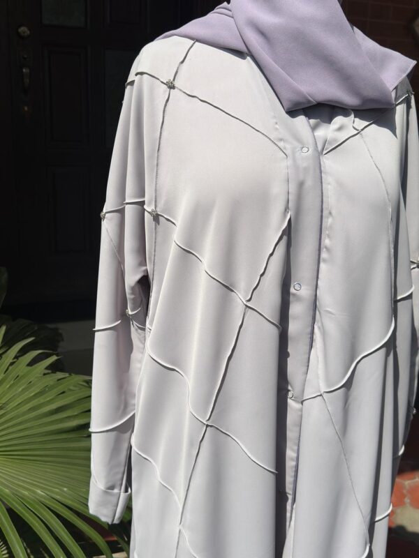 Elegant Geometric-Stitch Abaya – Soft Lilac - Image 2